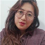 Instructora centrada en hacer apoyo escolar de matemáticas, lectura, arte y busca incentivar el pensamiento crítico.