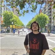 Soy graduado en Ingeniería del Software, con una sólida base en matemáticas y física. Me apasiona enseñar y ayudar a los alumnos.