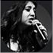 Profesora de canto popular desde los 5 años de edad en adelante