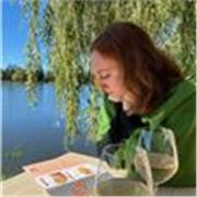 Offro lezioni di italiano, storia, storia dell’arte, inglese e francese. Sono anche disponibile per incontri di aiuto compiti.