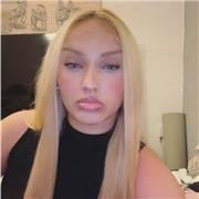 Clases dinámicas, adaptadas a tus
objetivos.
Conversaciones reales y comprensión auditiva.
Materiales propios + recursos modernos