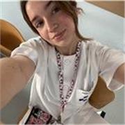 Estudiante de Enfermería y Monitora de Ocio y Tiempo libre, que quiere ayudar a reforzar los conocimientos a alumnos de Primaria 