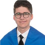 Estudiante de Matemáticas en la Universidad de Cádiz, con sólo la entrega del TFG pendiente para acabar, ofrece clases de mates a