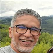 Profesor de matemáticas de 2o a 8o. Ingeniero con experiencia en educación y apasionado por la enseñanza.