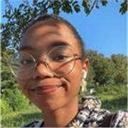 Estudiante universitaria con nivel C1 y experiencia en EE.UU. Ofrezco clases dinámicas a niños, jóvenes o adultos.