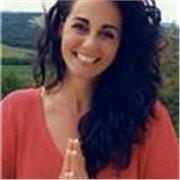 Professeur de yoga certifiée donne cours de Hatha yoga et Yin yoga en ligne