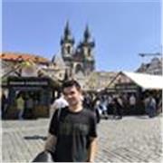 Estudiante carismático, con experiencia trabajando con niños y como profesor de inglés.