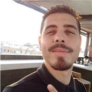 No soy titulado para eser profesor. Todavia creo que puedo ayudar la gente que està enteresada a aprender italiano desde 0