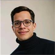 Estudiante de economía que imparte clases a todo interesado