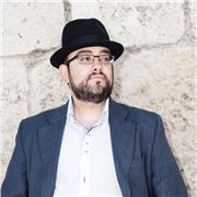 Soy profesor de comunicación en UNIE Universidad y marketing digital / ventas en ENyD