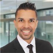 Profesor de finanzas y auditoria para estudiantes y graduados