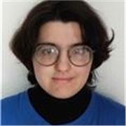 Experiencia hablando inglés de más de 15 años, con un título de nivel C1 y experiencia con parlantes nativos