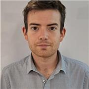 Joven amante de la historia con grandes dotes para enseñar