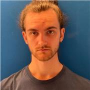 Diplomato al Conservatorio, propone lezioni di violoncello, solfeggio e teoria musicale adatte a tutte le diverse esigenze