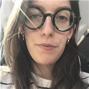 Ciao! Sono Debora, neolaureata magistrale in Comunicazione pubblica e politica, ma nel tempo libero suono e insegno a suonare la chitarra!