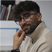 Diseñador de interiores ofrece clases de francés para mejorar la comunicación