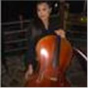 Violonchelista profesional con experiencia ofrece clases remotas personalizadas para estudiantes de todas las edades y niveles. 