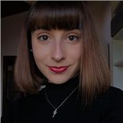 Studentessa del liceo linguistico, frequentante il quarto anno con media del 9, impartisce lezioni di inglese indicate a bambini e ragazzi di età compresa tra i 6 e i 18 anni