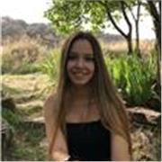 Estudiante universitaria que imparte clases de todas las asignaturas. Primaria y ESO