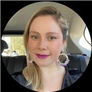 Profesora especialista en entregar apoyo escolar a estudiantes de 1er a 6to año básico