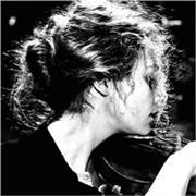 Étudiante au pôle supérieur de musique de Poitiers, je propose des cours de violon et d'alto pour les petits et les grands, adapté