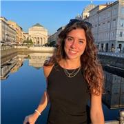 LAUREATA IN GIURISPRUDENZA E CONCORSISTA IN MAGISTRATURA OFFRE LEZIONI DI DIRITTO