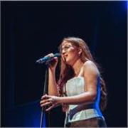 Profesora de Canto, técnica vocal y composicion