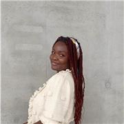 Étudiante passionnée par l'apprentissage, ait un bon niveau de français grâce au fait que j'ai pu effectuer durant 1 an le projet Voltaire et un bon niveau d'anglais