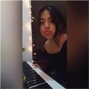Educadora musical con piano, me basó en lo que los alumnos necesiten, yendo siempre a su ritmo