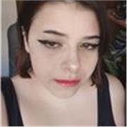 Profesora de dibujo (creación de personajes), de edición de video y de 3D