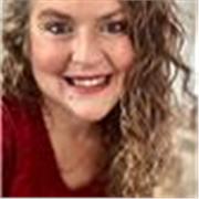 Profesional de marketing y redes sociales con más de 10 años de experiencia. Publicidad, contenido, gestión de redes, influercers.