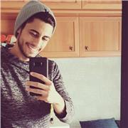 Soy graduado en Derecho y RRHH, con un nivel de inglés certificado de B2 y nivel real de C1.Puedo dar clases a personas de cualquier edad, bien para la obtención de un certificado o bien para desarrollar aptitudes en el idioma