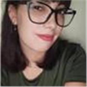 Studentessa universitaria di lingue offre aiuto compiti per elementari e medie