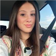 Estudiante de enfermería con conocimientos sobre el campo de ciencias se la salud y nivel elemental de música, junto con B1 inglé