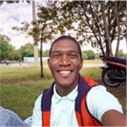 Tutor de Educación física que enseña a niños de todas las edades.
