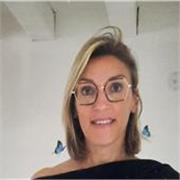 Éducatrice sportive donne cours de sport, fitness, course a pied
