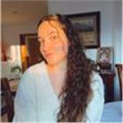 Me definiría como una persona cercana, paciente, con ganas de enseñar y motivar a los niños. Mis clases a niños de primaria