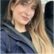 Bilingue depuis l’âge de 12ans par amour de la langue anglaise. J’aimerais aujourd’hui pouvoir partager ce goût de la communication