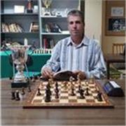 Profesor de ajedrez apto para todas las edades y niveles.
