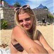 Soy una chica joven de 23 años titulada en comunicación audiovisual que ama cuidar y enseñar a niños desde que soy pequeña