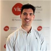 Graduado en Economía/Ciencia de Datos, con máster y cinco años de experiencia imparte clases de Matemáticas  Primaria y ESO online