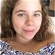 Ragazza madrelingua impartisce lezioni di inglese a studenti di tutti livelli