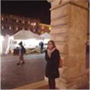 Laureanda magistrale in Linguistica Moderna, impartisce lezioni online di Letteratura Italiana, per ogni ordine e grado