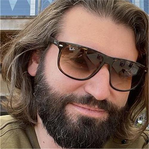 Konstantinos Privatlehrer*in aus Stuttgart
