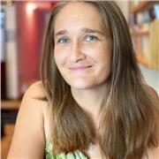 Tutor con experiencia en la enseñanza de inglés y ruso ofrece clases particulares online o en Bahia de Cádiz.