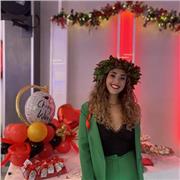 Ragazza con laurea magistrale impartisce lezioni a tutti coloro che vorrebbero approcciarsi all’arabo o inglese