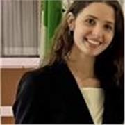 Laureata in Giurisprudenza con Lode, abilitata all’esercizio della professione forense, propone lezioni di diritto