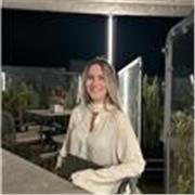 Soy criminóloga y actualmente estoy acabando el grado en derecho. He trabajado dando clases a niños de 3,5 y 11 años.