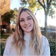 Profesora con experiencia demostrable especializada en Inglés da clases de Apoyo de cualquier materia a Primaria y ESO