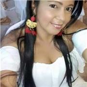 profesora de atención a la primera infancia brindando apoyo en el proceso educativo de enseñanza - aprendizaje a la población infantil